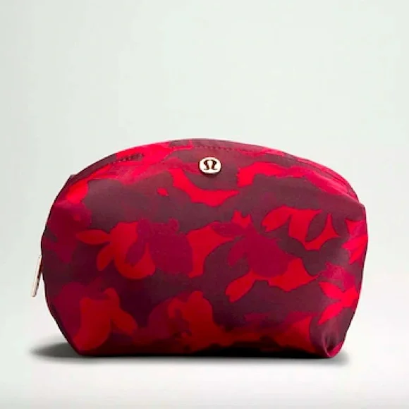 NWT Feeling Ready Pouch, Rabbit All Over Print Red Multi - Picture 1 of 4